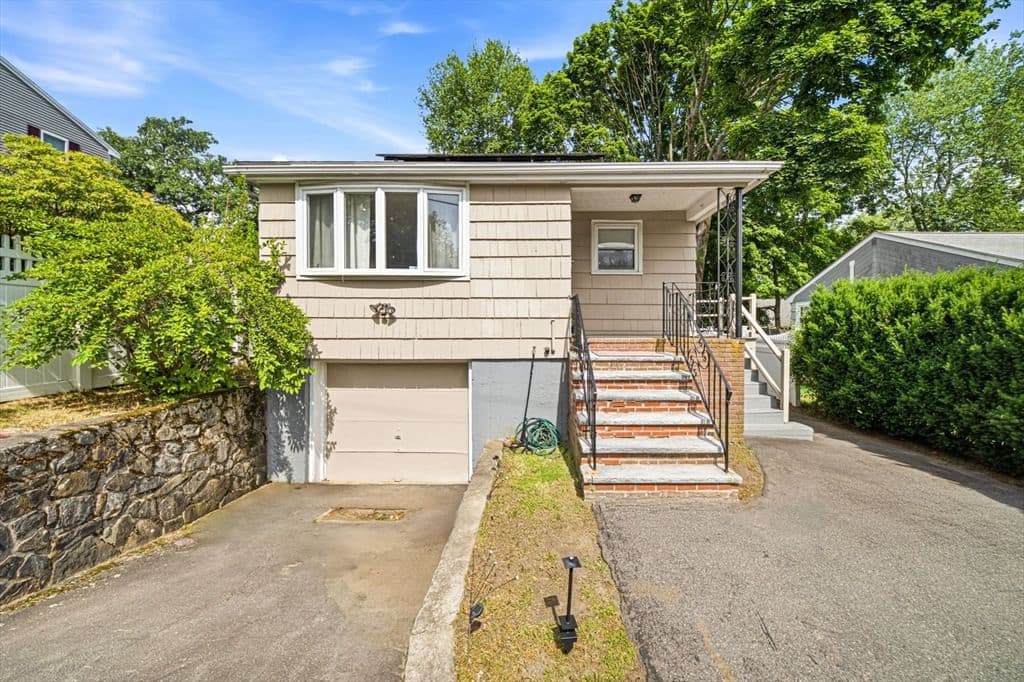 33 Fairchild Ave