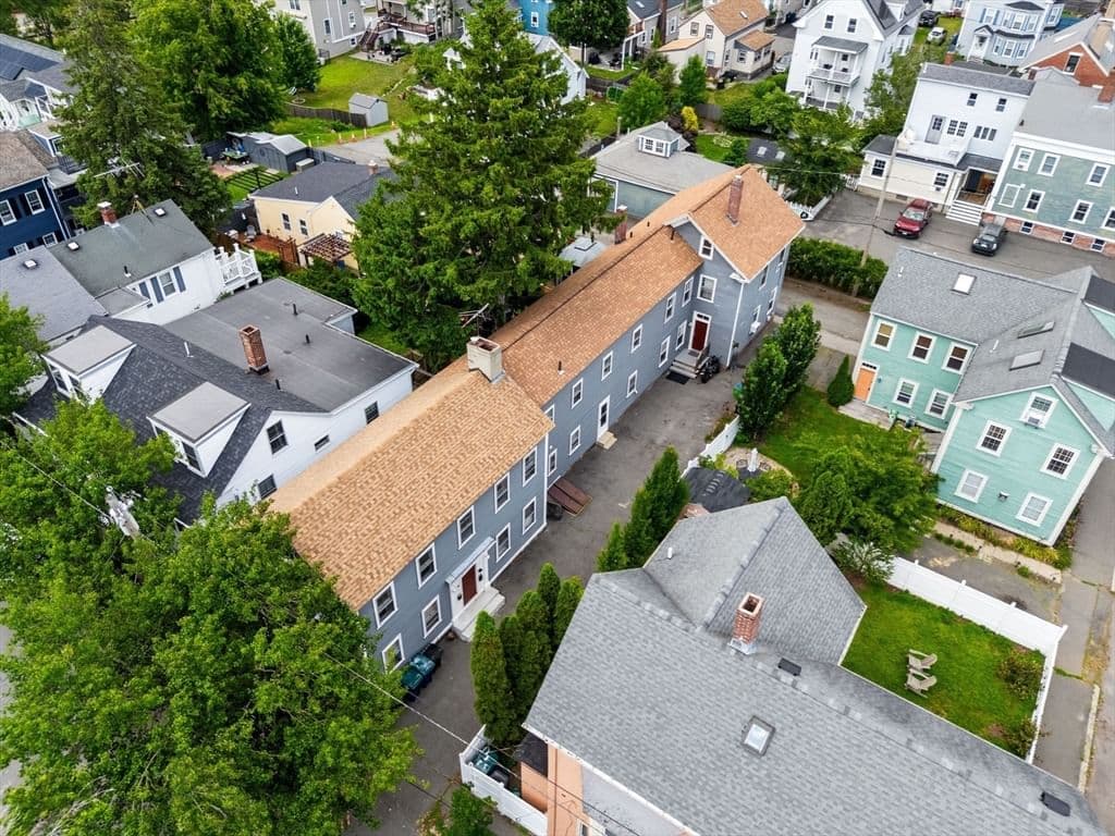 8 Saunders St