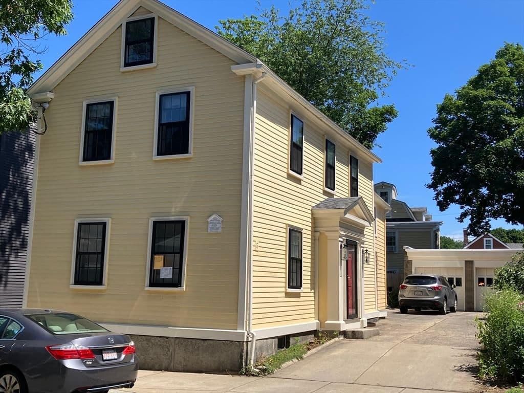 5 Daniels St