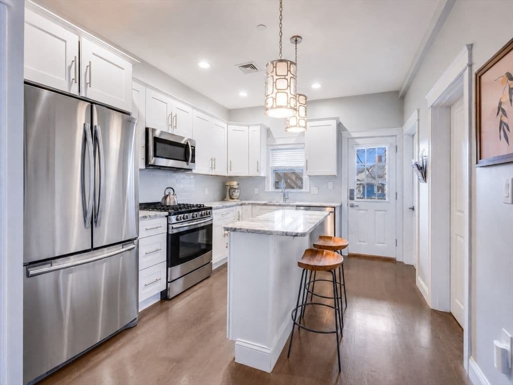 21 Whitney Ave