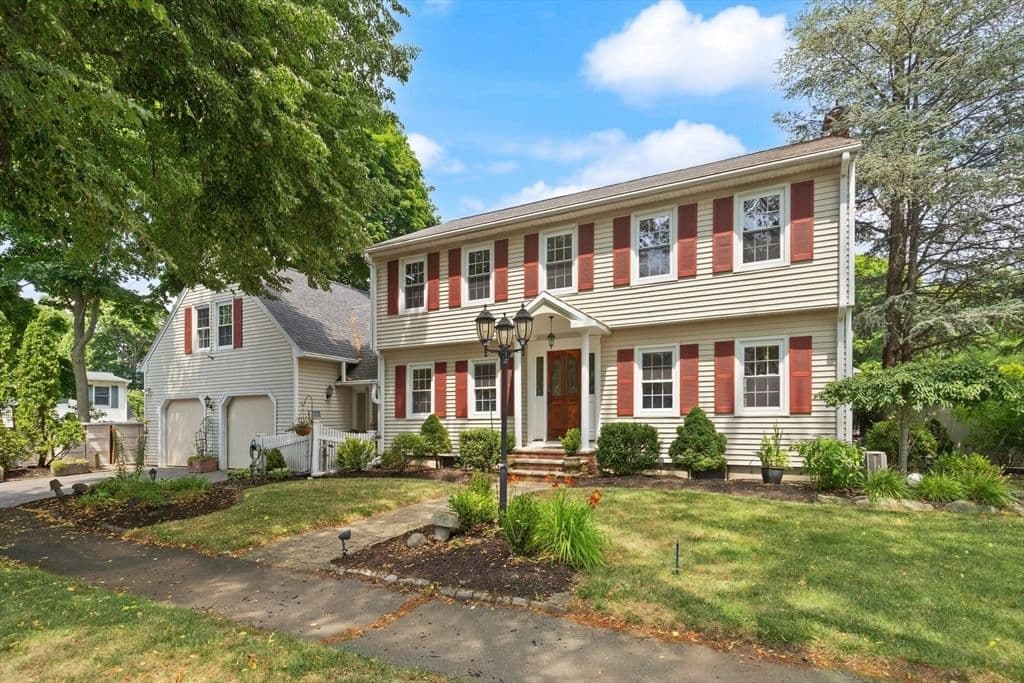 4 Berrywood Ln
