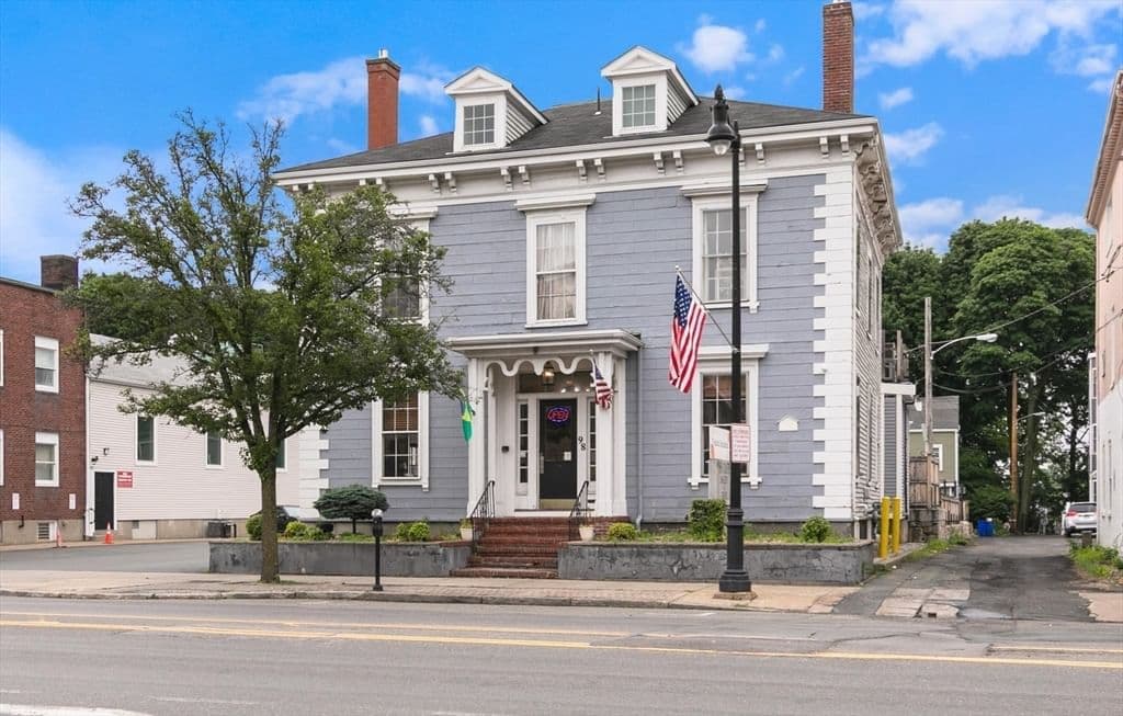 98 Main St