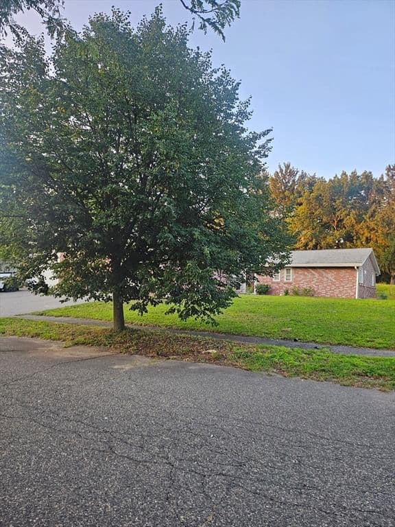 7 Lisa Rd